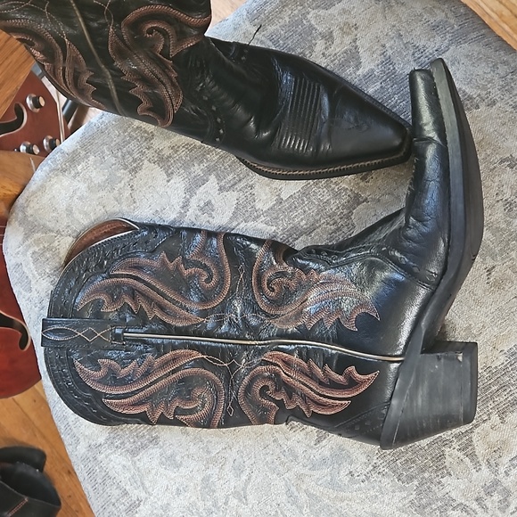 ARIAT Snip Toe Black Boots - Picture 2 of 16